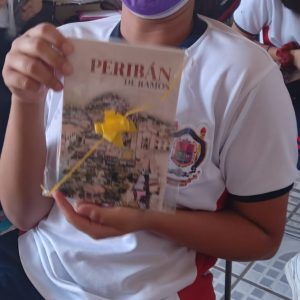 Fomentamos la lectura con obsequios en la Preparatoria Cuahtémoc, de Huandacareo 08-06-22 (11)