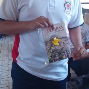 Fomentamos la lectura con obsequios en la Preparatoria Cuahtémoc, de Huandacareo 08-06-22 (9)