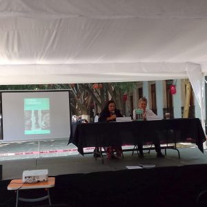 Dra. Ana Cristina Ramírez Barreto presenta DE HUMANOS Y OTROS ANIMALES en la Fiesta del libro y de la rosa UNAM Morelia. Foto Fer Mondragón.