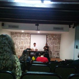 Sr Tarántula imparte charla en la Universidad de Morelia. Modera Juan Carlos Valdez (alias Mi Buen).