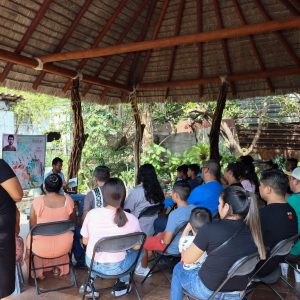 AUN ASÍ. Presentación en Playa Azul, Michoacán 09-04-23. Foto, redes del autor.