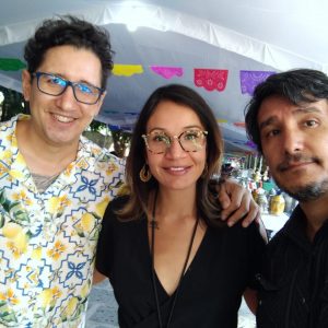 Sr. Tarántula, Natalia y el multilaureado escritor Vicente Alfonso en la Fiesta del Libro y la Rosa 29-04-23.