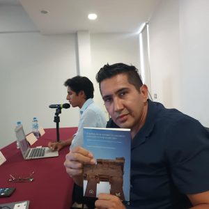 Dr. Jesús Emmanuel Ferreira presenta su libro en el II Coloquio Internacional de Filosofía, en Morelia 25-04-24. Foto InfoSofía UMSNH.